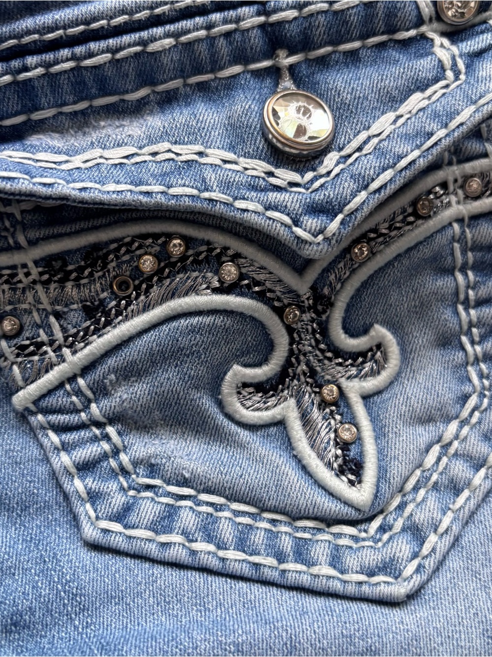 Rock Revival Bambi Cropped Capri Jeans-Embellished-Embroidered-Size 27-Y2K - Picture 10 of 12